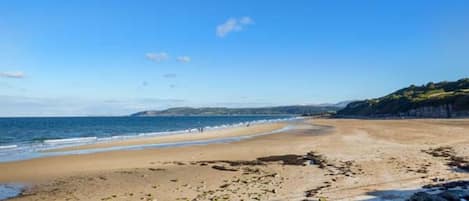 Una playa cerca