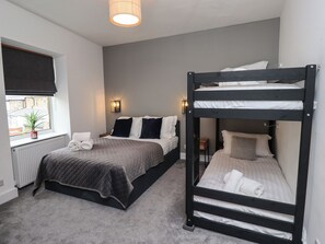 3 Schlafzimmer, individuell dekoriert, individuell eingerichtet
