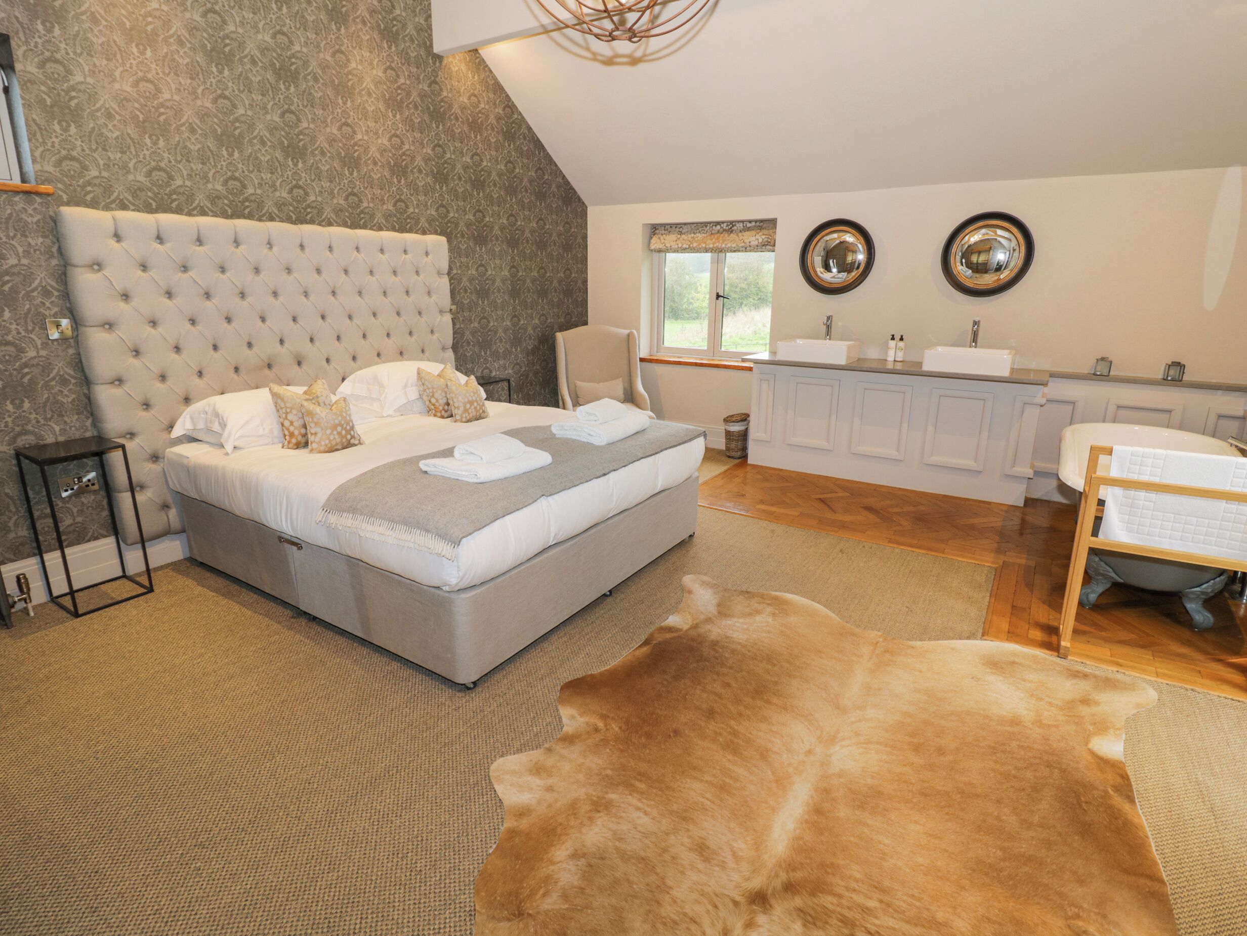 4 Schlafzimmer, individuell dekoriert, individuell eingerichtet