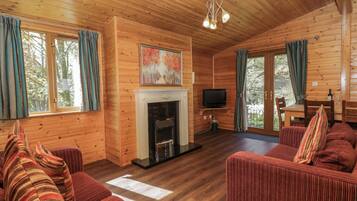 Cottage | Living area | Fireplace