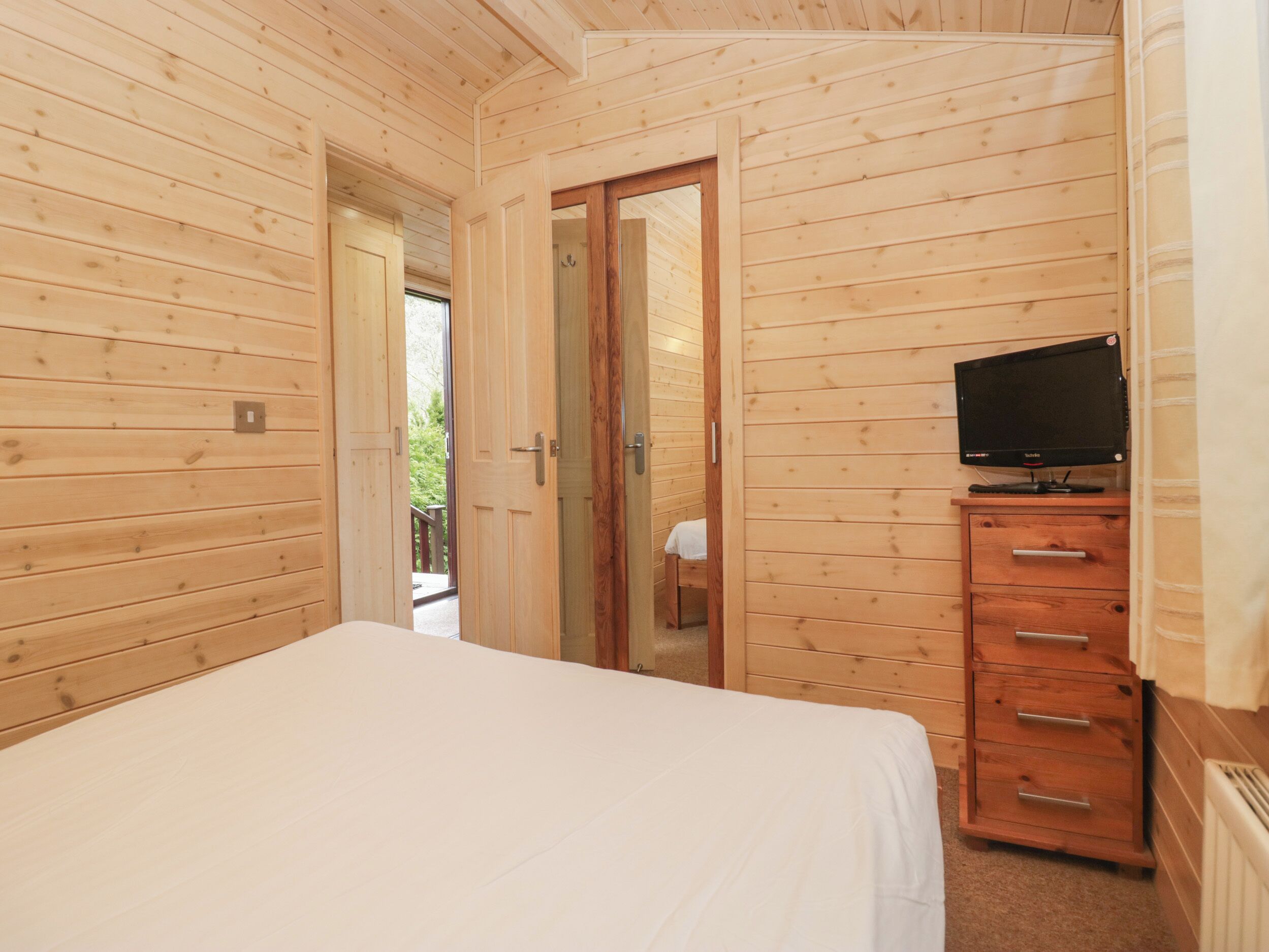 2 bedrooms, individually decorated, individually furnished, free WiFi