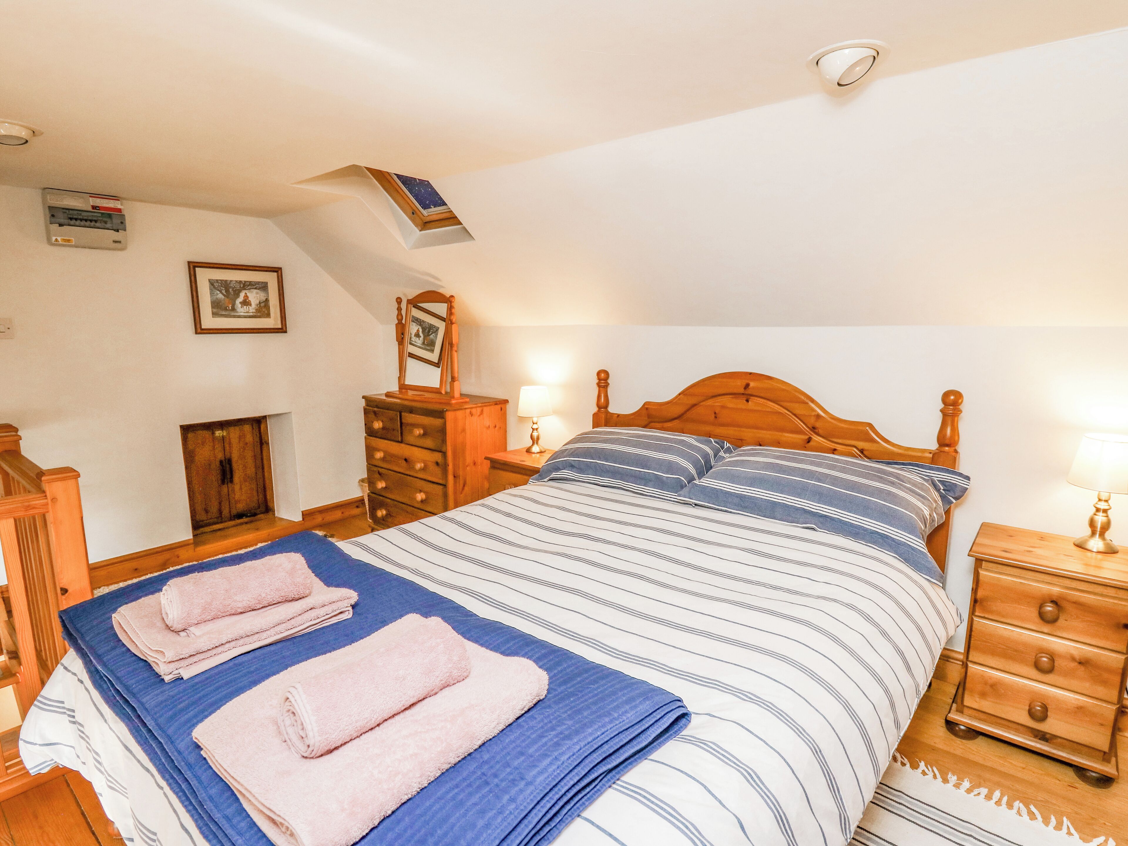 1 bedroom, individually decorated, individually furnished