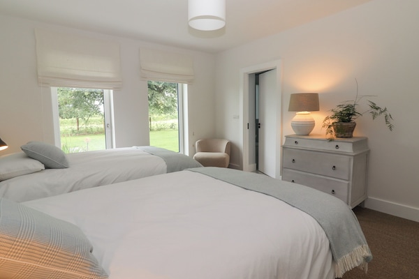 2 bedrooms, individually decorated, individually furnished, free WiFi