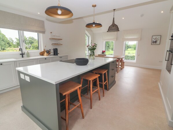 Dishwasher, electric kettle, toaster, cookware/dishes/utensils