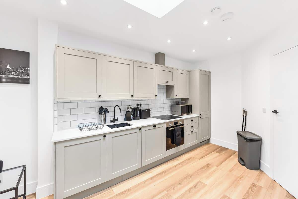 冰箱、微波炉、烤箱、洗碗机