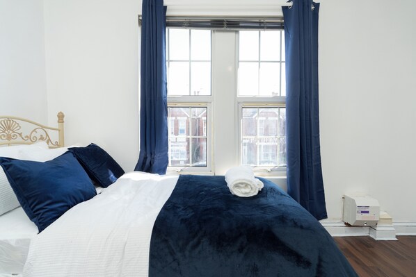 1 chambre, bureau, fer et planche à repasser, Wi-Fi