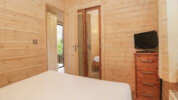 2 bedrooms, individually decorated, individually furnished, free WiFi