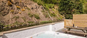 Riverside Cottage No 3