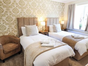 9 Schlafzimmer, individuell dekoriert, individuell eingerichtet