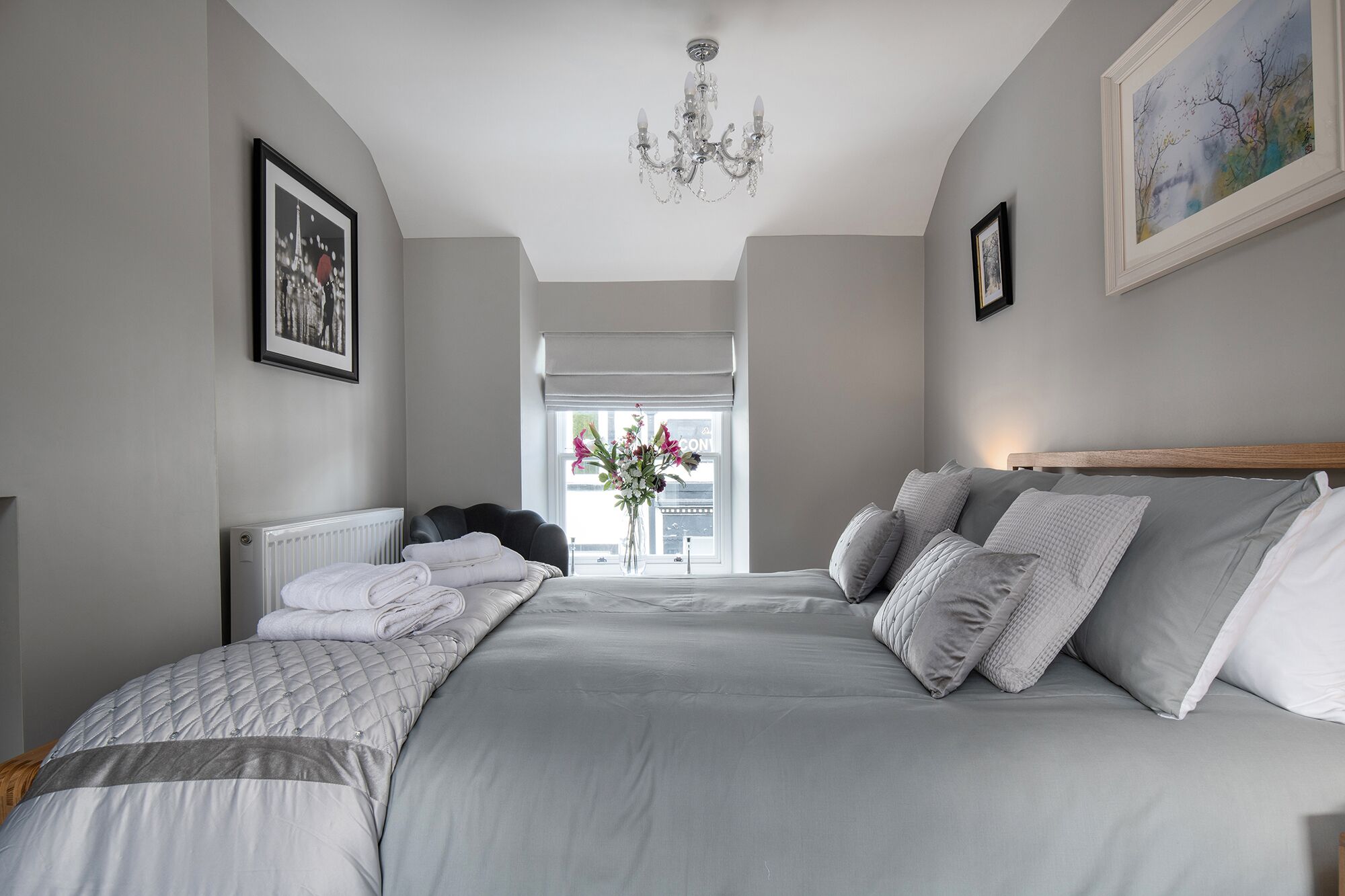 2 habitaciones, decoración personalizada y muebles diferentes 