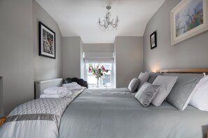 2 bedrooms, individually decorated, individually furnished, free WiFi - The Old Sweet Shop (Conwy)