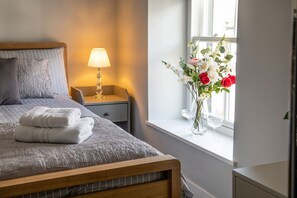 2 habitaciones, decoración personalizada y muebles diferentes 