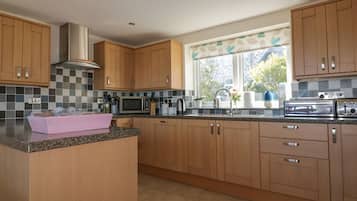 Fridge, dishwasher, electric kettle, toaster