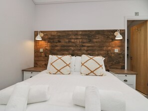 2 bedrooms, individually decorated, individually furnished, free WiFi - The Bothy (Keswick)