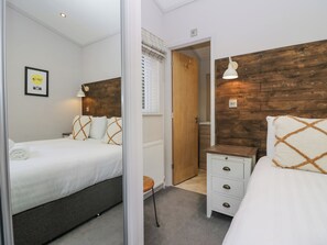 2 bedrooms, individually decorated, individually furnished, free WiFi