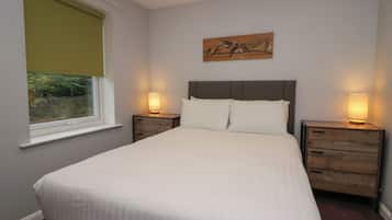 2 kamar tidur dan didekorasi berbeda-beda