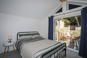 2 bedrooms, individually decorated, individually furnished, free WiFi - 4 Ty Person (Bangor)