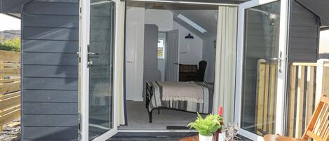 2 bedrooms, individually decorated, individually furnished, free WiFi