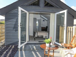 2 bedrooms, individually decorated, individually furnished, free WiFi