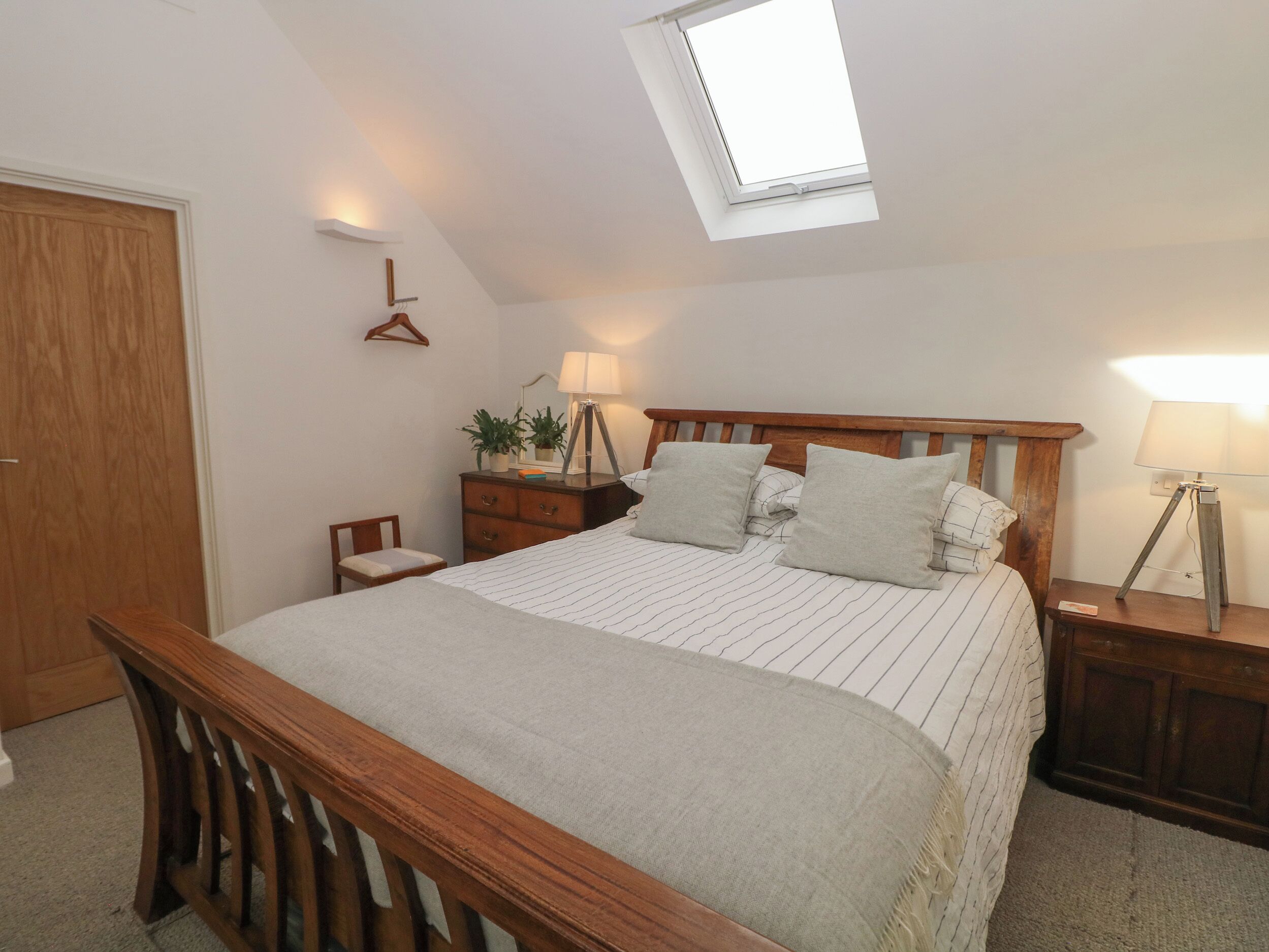 2 bedrooms, individually decorated, individually furnished, free WiFi
