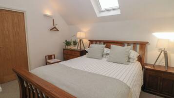 2 bedrooms, individually decorated, individually furnished, free WiFi