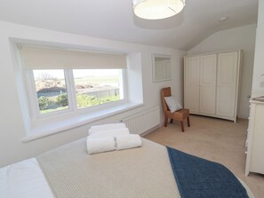 2 bedrooms, individually decorated, individually furnished, free WiFi