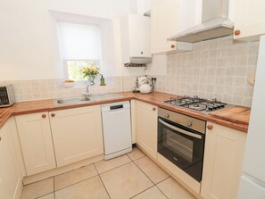 Dishwasher, electric kettle, toaster, cookware/dishes/utensils