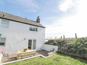 Outdoor dining - Little Haven (Bamburgh)