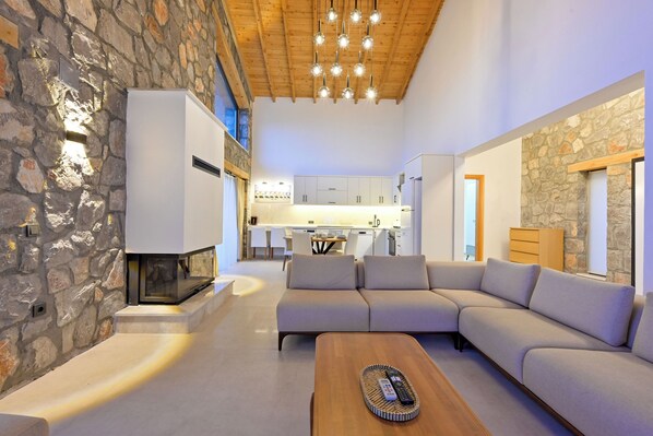 Villa de lujo, vistas a la piscina | Sala de estar | Una televisión LCD