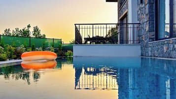 Seasonal outdoor pool