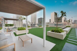 Exterior - Easygo- Lux 2BR / Private Pool JVC Onyx (Dubai)