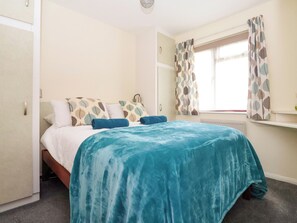 2 Schlafzimmer, individuell dekoriert, individuell eingerichtet