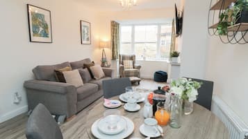 Cottage | Dining
