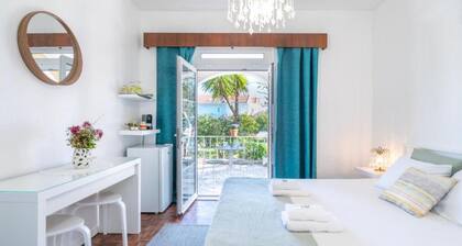 Double room with private bathroom, balcony and garden view