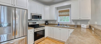 5 Bedroom Home with a Private Pool, Walking Distance to the Beach and Pier