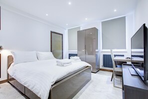 3 quartos, ferros/tábuas de passar roupa, Wi-Fi, roupa de cama