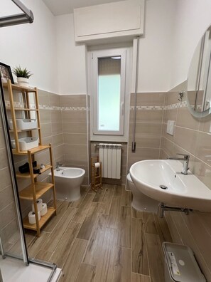 Shower, hair dryer, bidet, towels - Polanesi/Sori - "Blue Paradise" - LIGURIA HOLIDAYS (Sori)