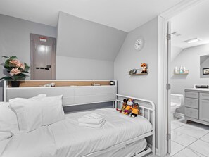 1 bedroom, iron/ironing board, travel cot, WiFi - Sunny City Accommodations - Close to METRO and UMD (Washington)