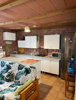 Microwave, oven, stovetop, cookware/dishes/utensils
