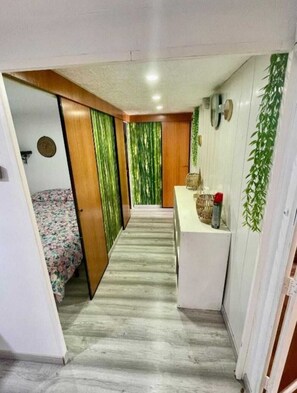 4 bedrooms, travel cot, WiFi, bed sheets
