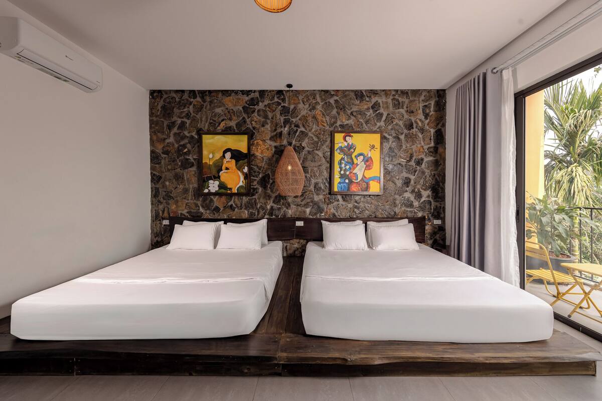 Deluxe Quadruple Room, Mountain View | Kalis bunyi, Wi-fi percuma, cadar katil 