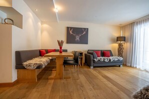 Interior - Royal A14 (Riederalp)