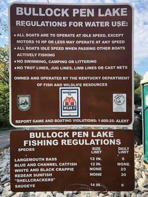 A sign detailing regulations for water use and fishing at Bullock Pen Lake, including boat operation rules and fishing limits for various species.