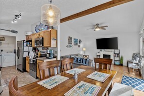 Dining - Cozy Lake House (Crittenden)