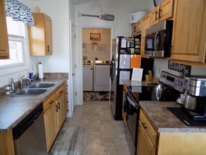 Fridge, microwave, oven, stovetop - Cozy Lake House (Crittenden)