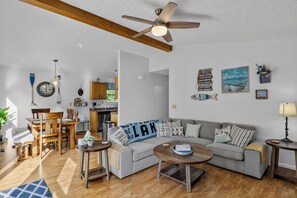 Smart TV, fireplace, table football - Cozy Lake House (Crittenden)
