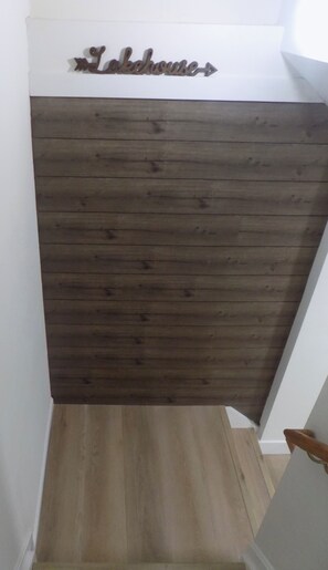 Interior - Cozy Lake House (Crittenden)