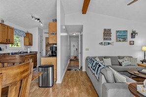 Smart TV, fireplace, table football - Cozy Lake House (Crittenden)