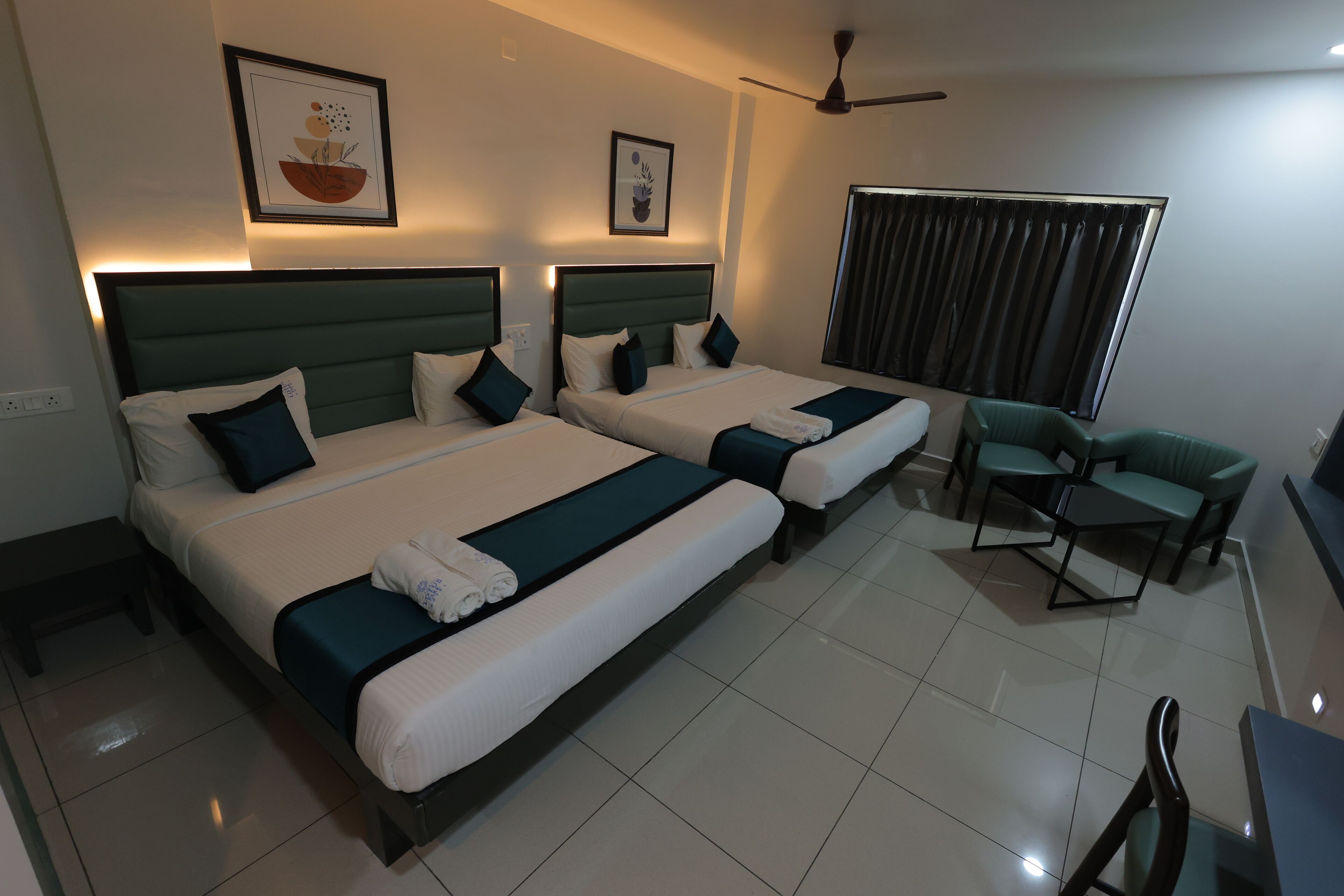 Studio Suite | Hypo-allergenic bedding, memory foam beds, desk, laptop workspace