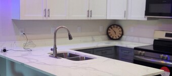 Modern Place,  3-bedroom house with WiFi, AC, spacious in welcoming Lehigh Acres